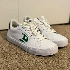 Cariuma Salvas Women’s Size 9